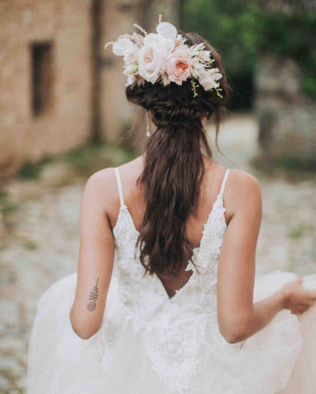 Modern Wedding Hairstyles for the Cool, Contemporary Bride 