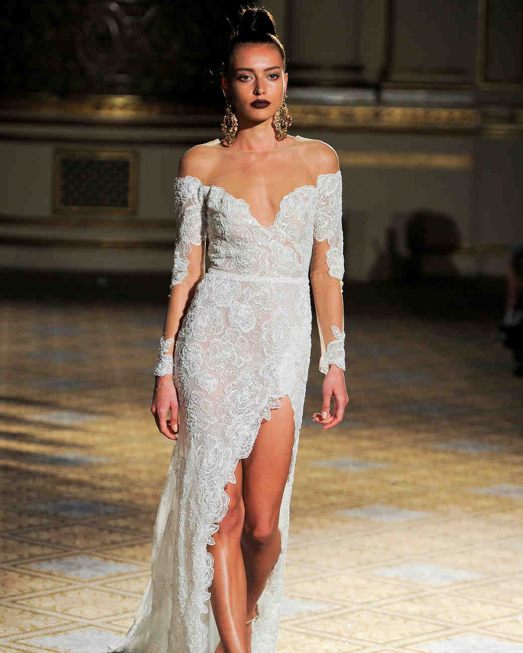 Sexy Wedding Dresses for Brides Who Want to Turn Heads | Martha Stewart ...