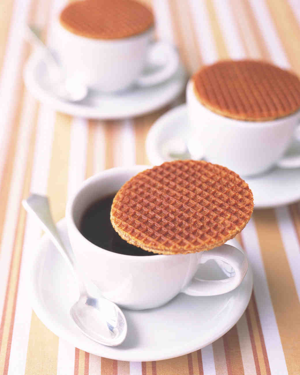 6 Garnish Ideas for Turning Coffee Service Into a Memorable Moment at