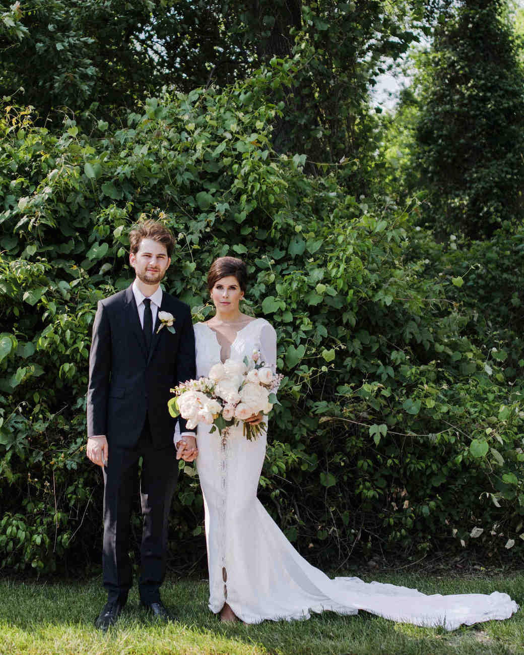 A Modern Intimate Wedding At The Groom S Family Home In Connecticut Eden Jack Wedding Serious Greenery