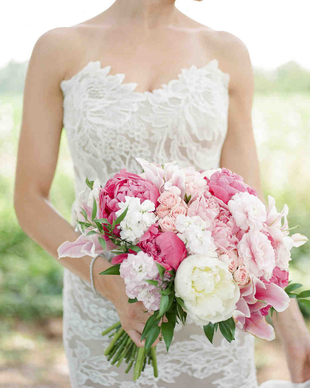 22 Lily Bouquets Perfect for a Spring Wedding | Martha ...