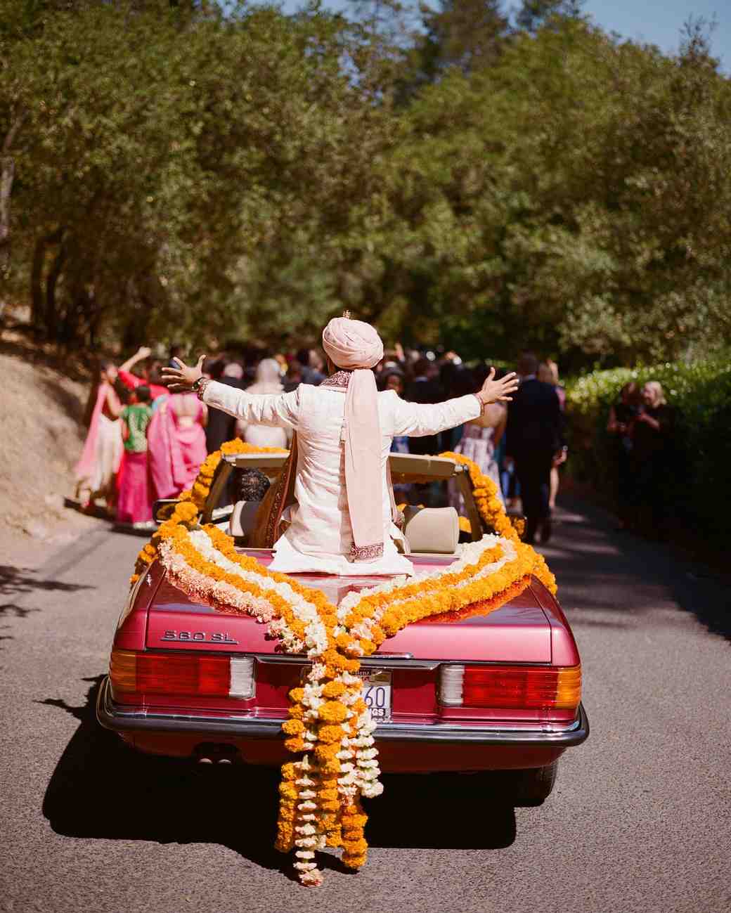 20 Elevated Ways To Use Carnations Throughout Your Entire Wedding