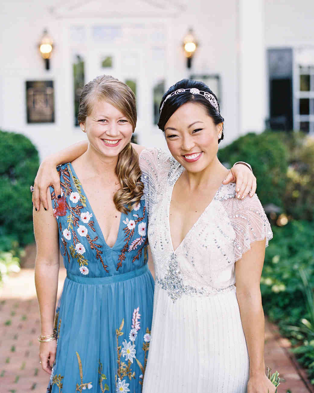 20 Pretty Wedding Guest Hairstyles Martha Weddings