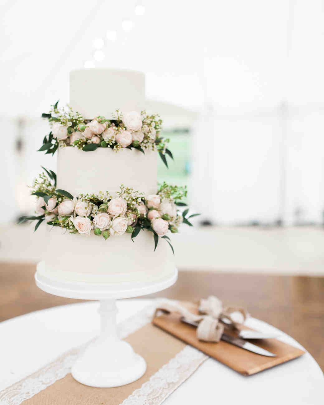 44 Wedding Cakes With Fresh Flowers Martha Weddings Fresh Fl Wedding Cakes With Roses In Between Tiers