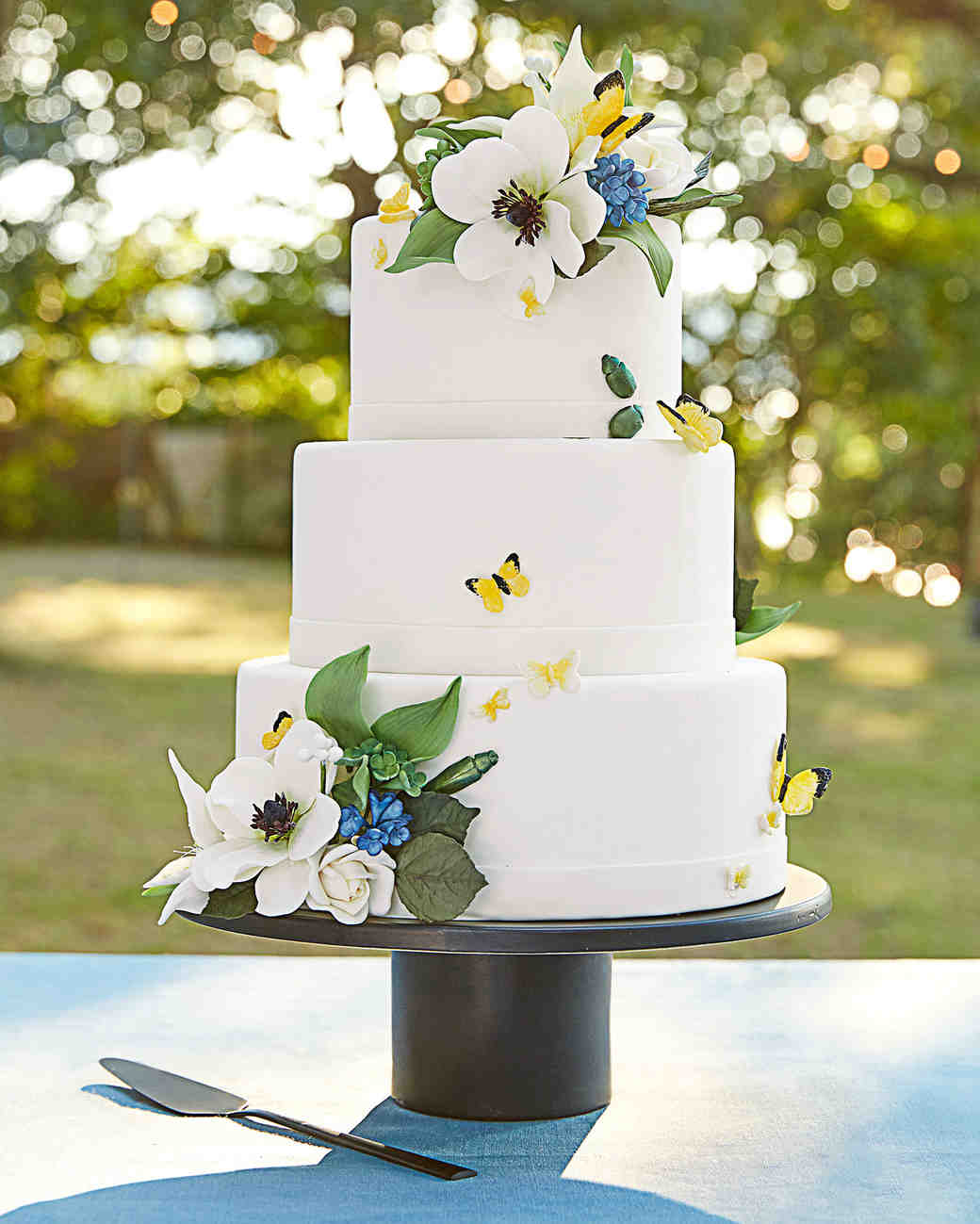104 White Wedding Cakes That Make The Case For Going Classic