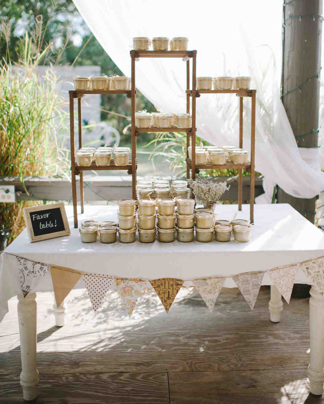 28-unique-ways-to-display-your-wedding-favors-martha-stewart-weddings