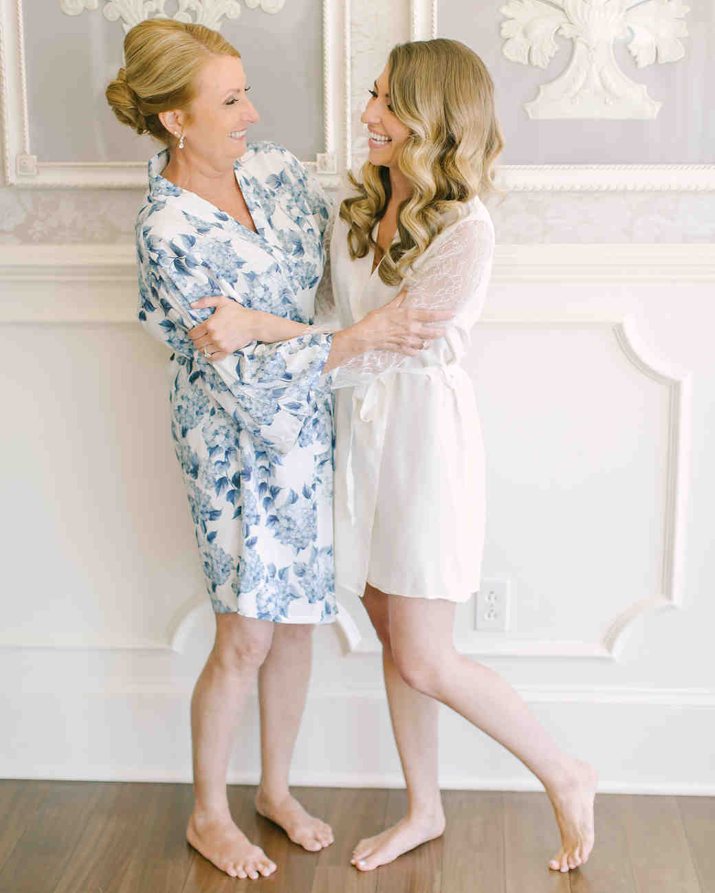 26 Mother Of The Bride Hairstyles That Ll Make Her Feel Special Mother Of The Bride Bun Hairstyle