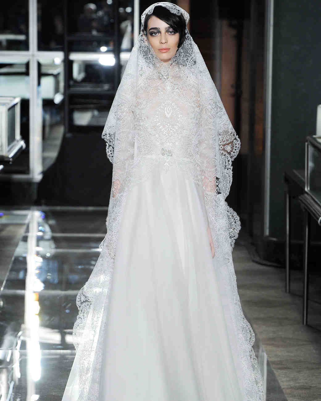 reem acra spring 2018 romantic lace wedding dress with veil