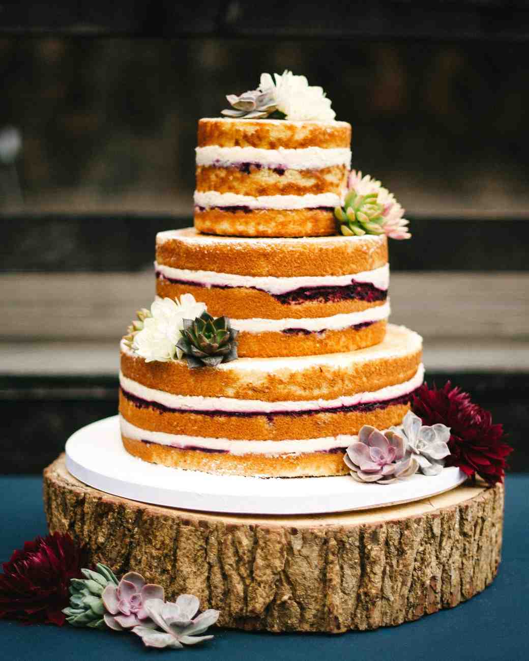 Naked wedding cake with succulents : Baking
