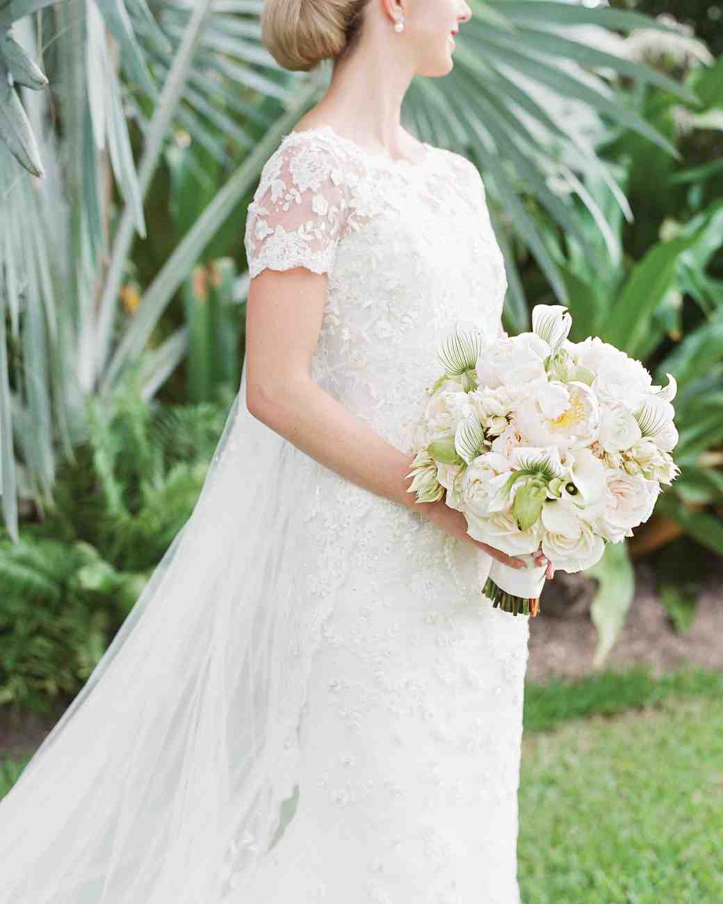 22 Beach Wedding Bouquets You Ll Love Martha Stewart Weddings