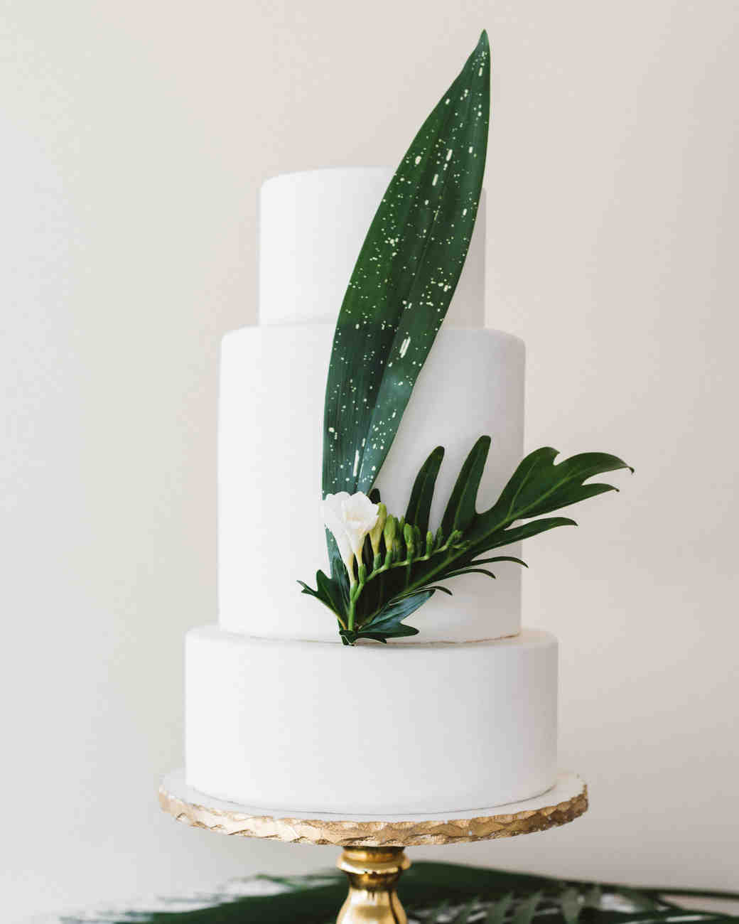 25 Amazing Beach Wedding Cakes | Martha Stewart Weddings