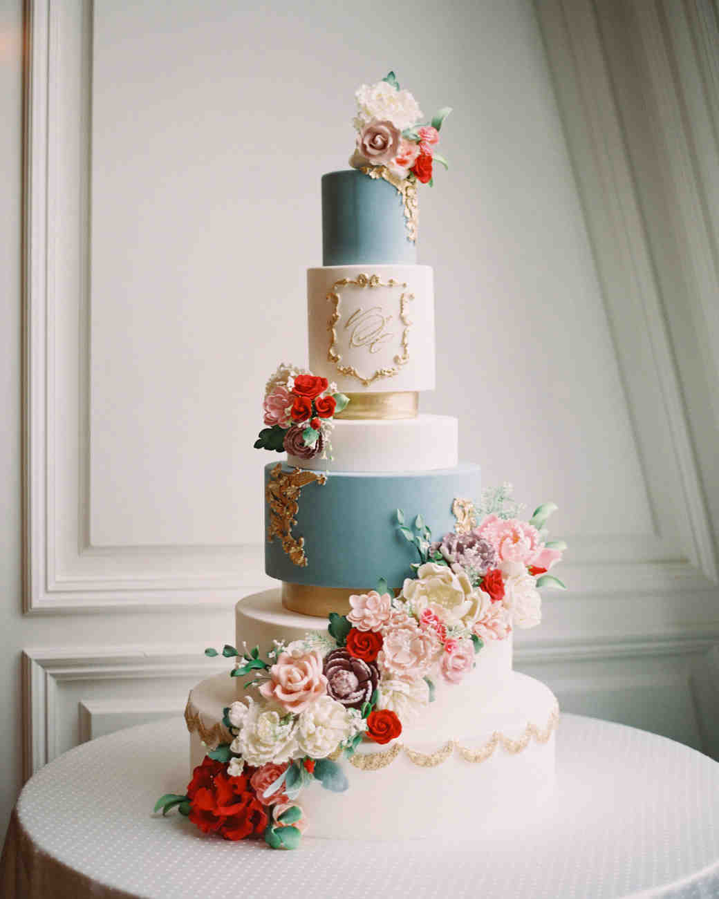 Our Favorite Monogrammed Wedding Cakes Martha Weddings