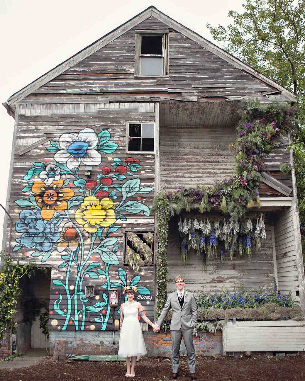 A Unique Wedding In An Old Flower Filled Detroit House Martha A Unique Location