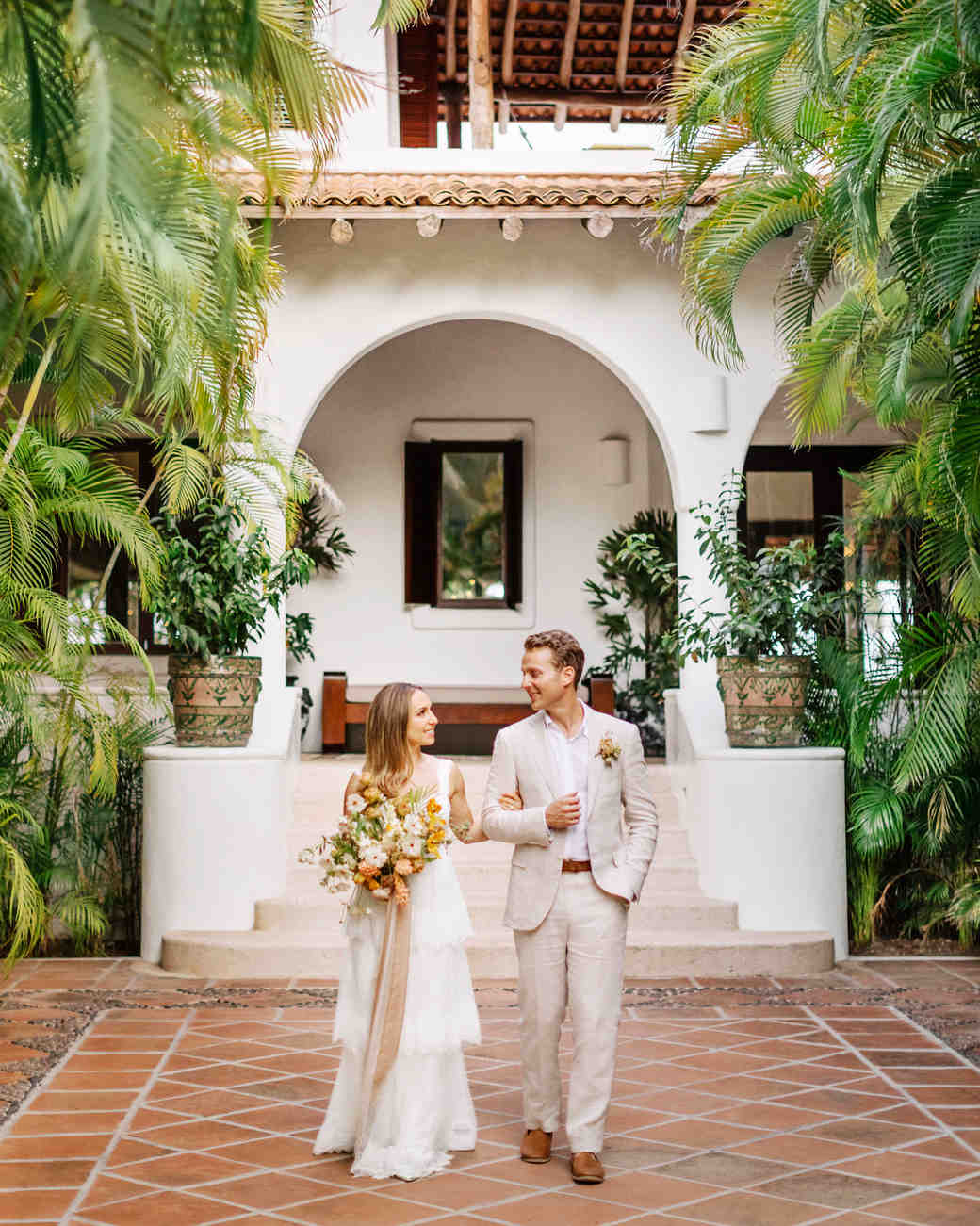 This S Chic Wedding Weekend Took Place On The Beach In Mexico Ariel Trevor Wedding Tulum Mexico Walking