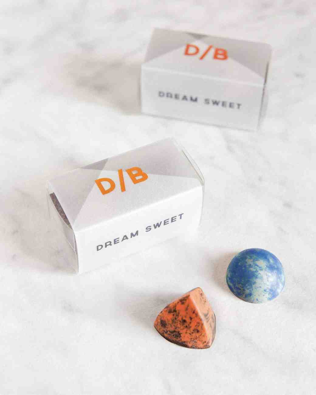 26 Chocolate Wedding Favors That Are Too Sweet To P Up Martha Custom Chocolate Wedding Favors