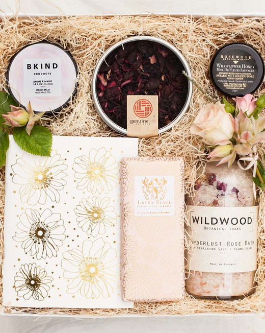 38 Cute And Creative Ways To Ask Your Friends Be Bridesmaids Be My Bridesmaid Box With Chocolates And Bath Kit