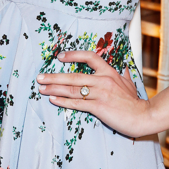 dianna-agron-celeb-rings-0216.jpg