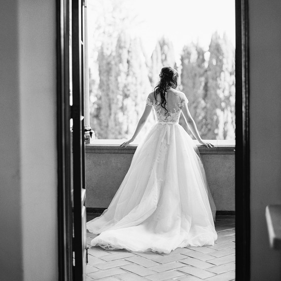 molly josh wedding bride through doorway molly josh wedding bride through doorway