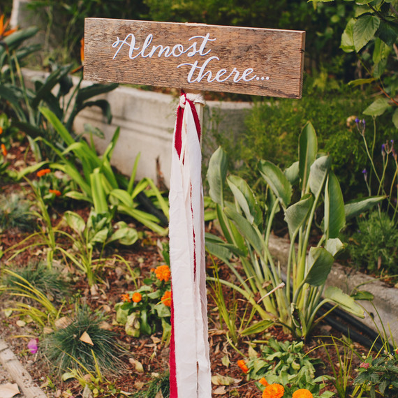cacee-donald-sign-049-wds110101.jpg
