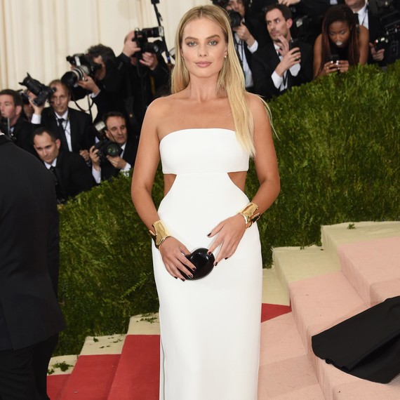 met-gala-2016-margot-robbie-0516.jpg
