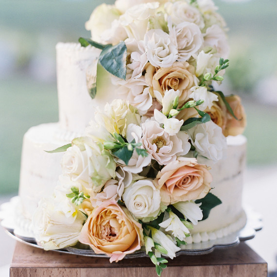 7 of the Most  Popular  Wedding  Cake  Flavors  According to 