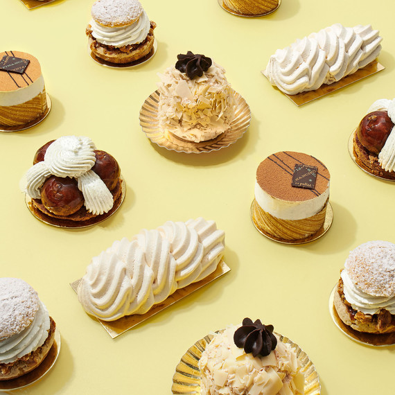 mini cream-filled desserts mini cream-filled desserts