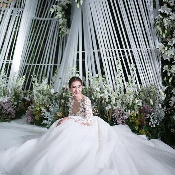 Noey Chotika Wedding Dress