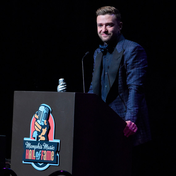 justin-timberlake-receives-award-1015.jpg