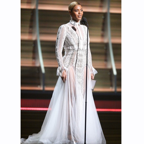 Beyoncé Wears A Wedding Dress To The Grammys Like It S Nbd Martha Grammy Awards 2016 Dreses Beyonce 0216 Jpg