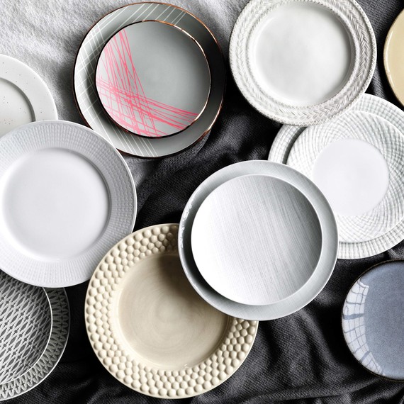 mknitted-detail-white-plates-10-d112735.jpg