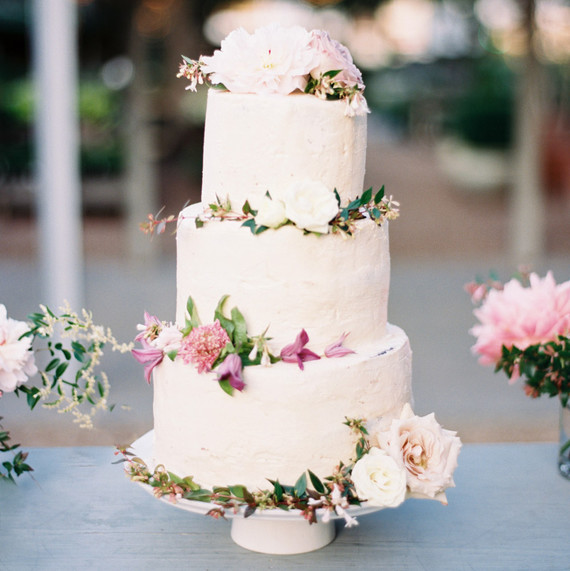 Everything You Need To Know About Having Your Wedding Cake Delivered