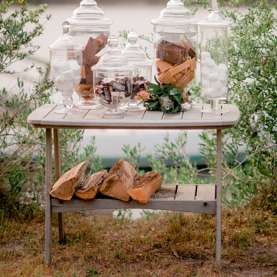 melany-drew-wedding-smores-094-s112184-0915.jpg