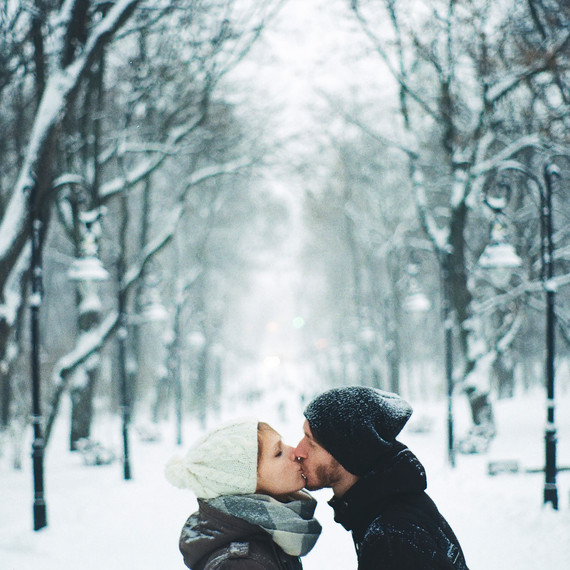 winter-date-nights-couple-kissing-snow-1215.jpg