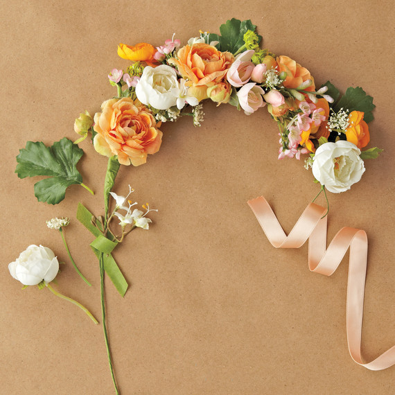 maggie-bryan-flower-hair-wreath-002-mwd110020.jpg