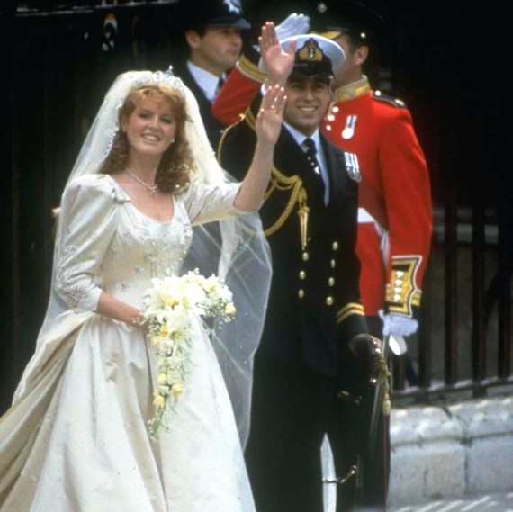 Look Back At Sarah Ferguson S Wedding Dress And See How It Compares Sarah Ferguson Wedding Dress