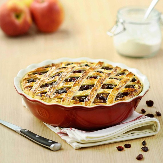 zola-registry-picks-fall-hues-emile-henry-modern-classic-pie-dish-1015