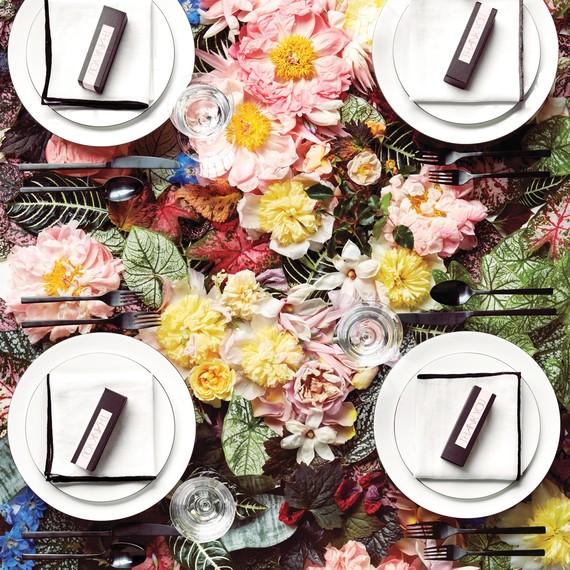 mlucite-table-setting-with-flowers-346-d112266.jpg