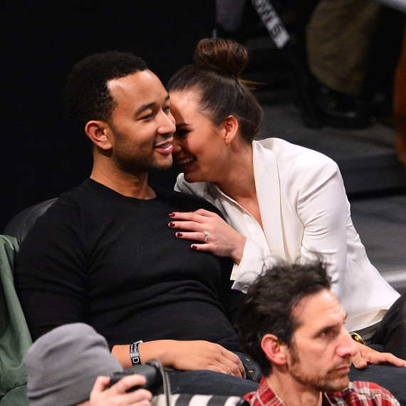 celebs-courtside-chrissy-teigen-john-legend-0616.jpg