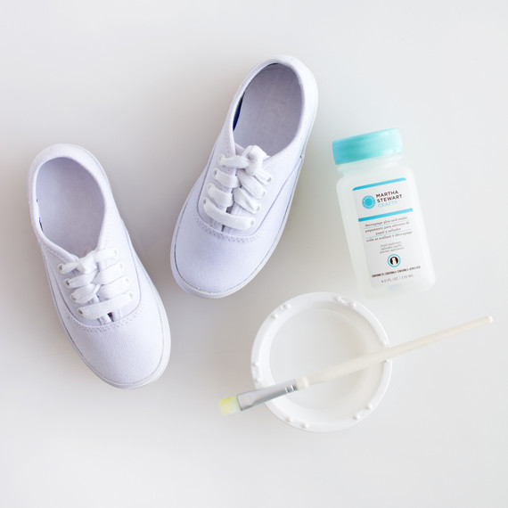 david_stark_design_diy_monogrammed_shoes_3_step_1.jpg