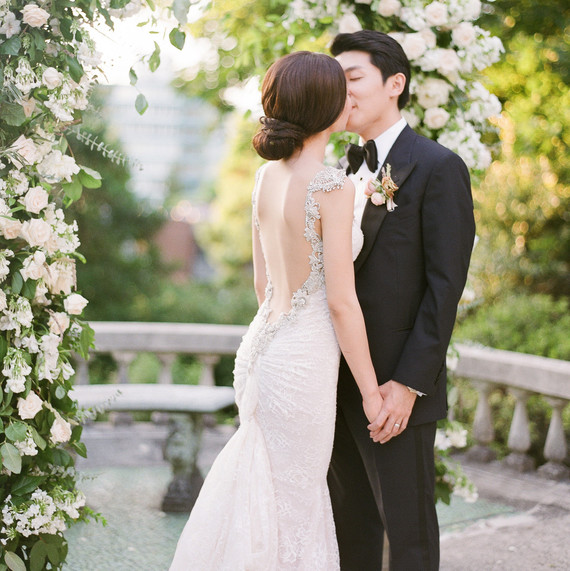 gloria zee wedding couple kissing at arch gloria zee wedding couple kissing at arch