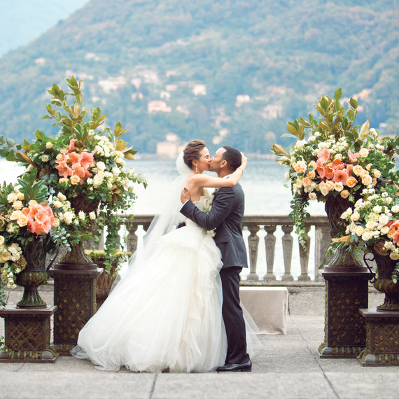 bride-groom-johnlegend-kiss-delesie0072-mwds110843.jpg