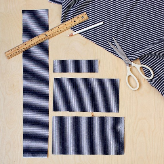 davidstarkdesign_mscont_diybowtie_cutpieces_step-1_small.jpg (skyword:312902)