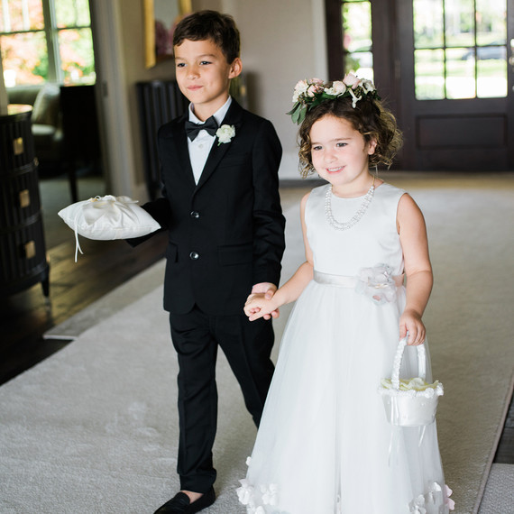 5 Tips For Coaching Your Flower Or Ring Bearer Before They Walk Related Ways To Keep Flower S And Ring Bearers Hy