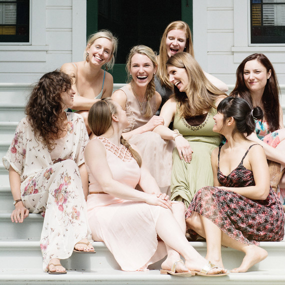 scavenger-hunt-bridal-shower-friends-on-porch-0315.jpg