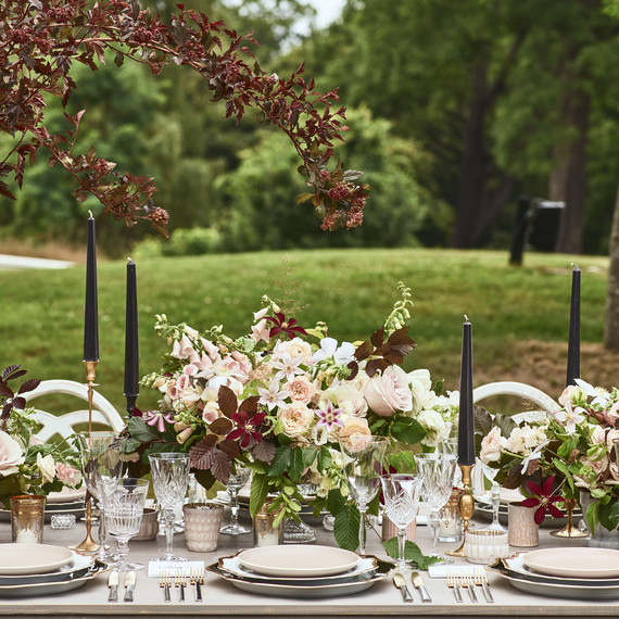 fall wedding centerpieces burgundy leaves outdoor table fall wedding centerpieces burgundy leaves outdoor table