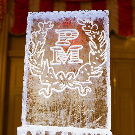 paige-michael-wedding-icesculpture-0960-s112431-1215.jpg