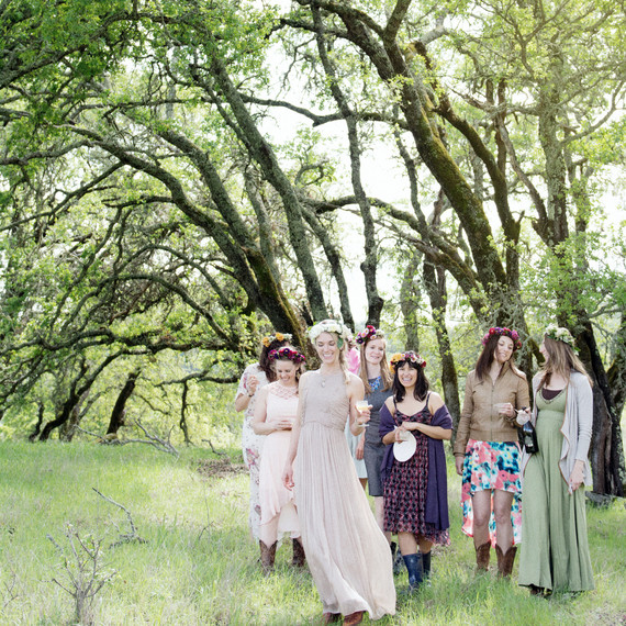 scavenger-hunt-bridal-shower-friends-under-trees-0315.jpg