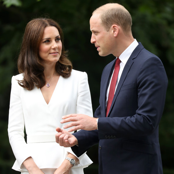 Kate Middleton in Alexander McQueen White Skirt Suit Kate Middleton in Alexander McQueen White Skirt Suit