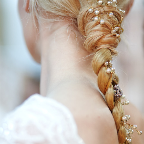 bridal-hair-adornments-spring2016-reem-acra-detail-0415.jpg