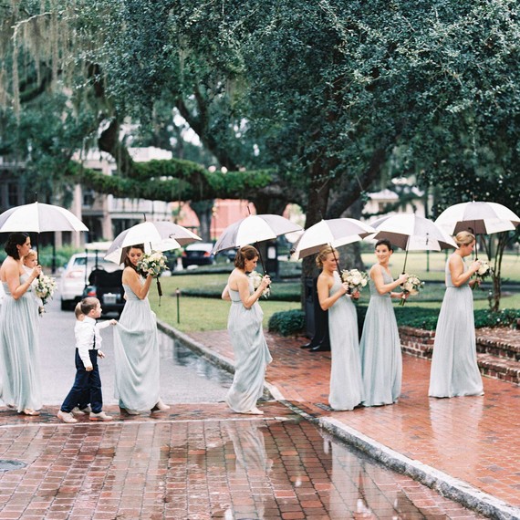 taylor-john-wedding-rain-bridesmaids-umbrella-19-s113035-0616.jpg